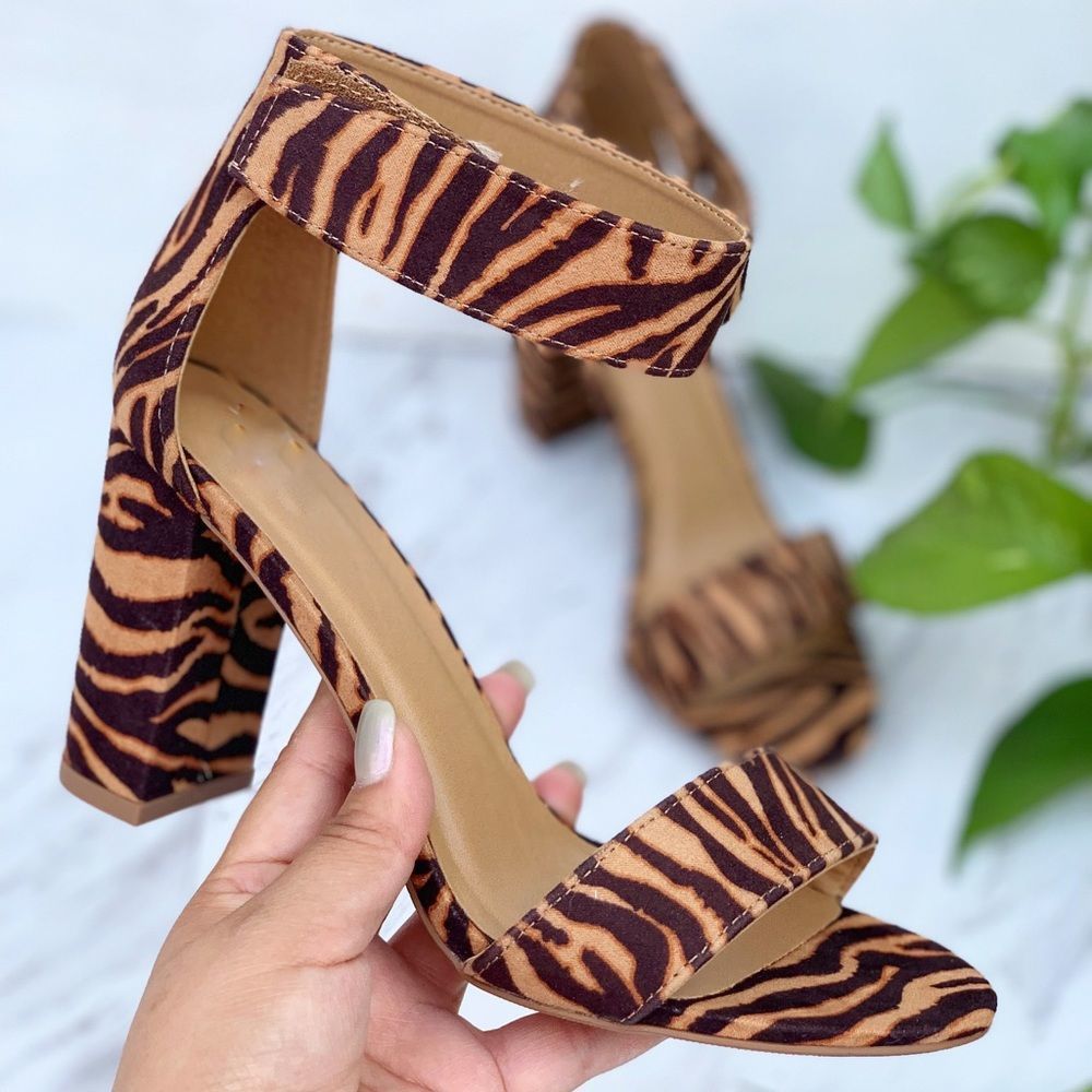 Tiger Print Block Heel - Picture 5 of 6